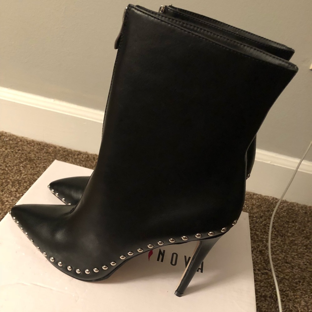 Black booties NEVER WORN!! Bought 2mths ago